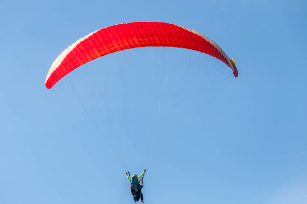 Paraglider in the Aveyron sky above the Millau viaduct. - Photo, Image