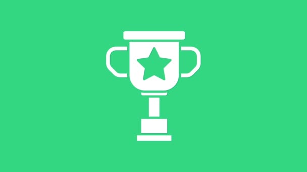Bílá Award Cup ikona izolované na zeleném pozadí. Symbol vítězné trofeje. Mistrovství nebo soutěžní trofej. Značka sportovních úspěchů. Grafická animace pohybu videa 4K - Záběry, video