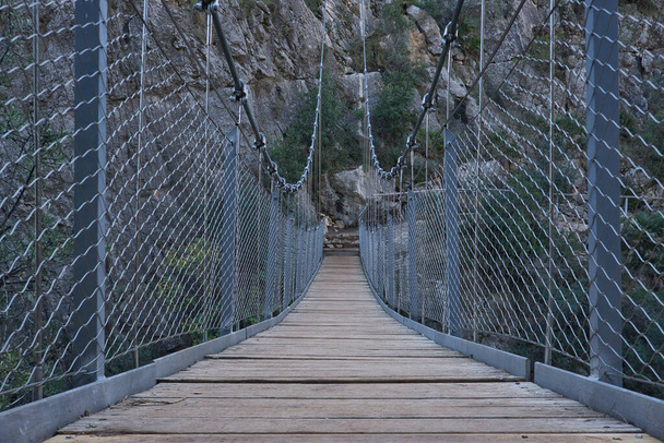 hangbrug op de route van duizend bruggen, in Spanje - Foto, afbeelding