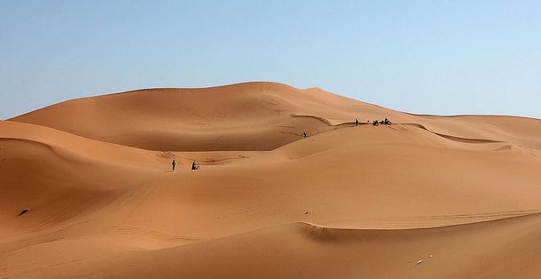 Piękno marokańskiej pustyni w Merzouga - Zdjęcie, obraz