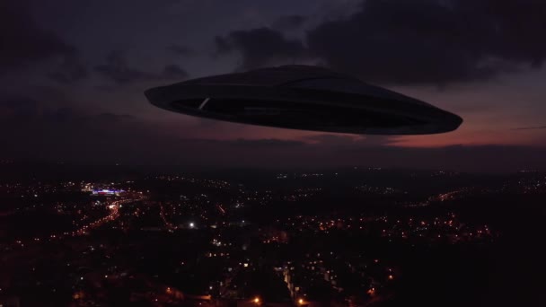 Großes Alien Raumschiff sacuer Ufo Silhouette über der Stadt bei Sonnenuntergang, Drohnenblick über Jerusalem mit großer fliegender Sacuer Shadow Silhouette, visuelles Effekt-Element, Invasion Sci-Fi-Konzept - Filmmaterial, Video