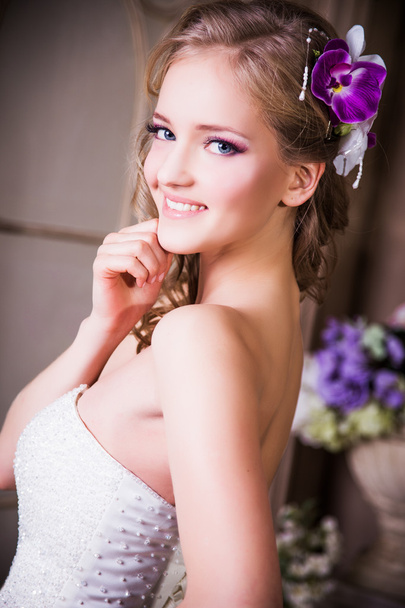 Close-up portrait of beautiful blonde bride model - Fotoğraf, Görsel