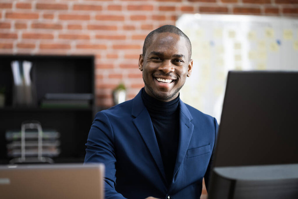 Happy Professional African Employee In Office Typing - Valokuva, kuva