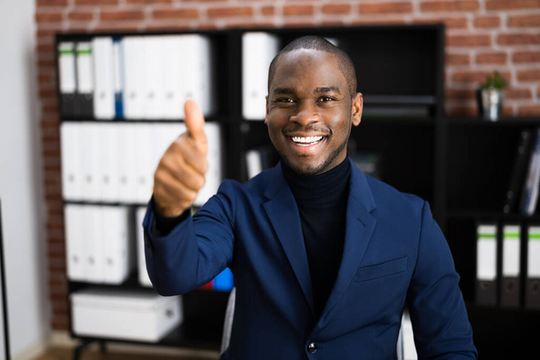 Happy African American Man Showing Thumbs Up - Foto, Imagem