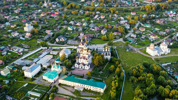 Pereslavl-Zalessky, Russia. Monastero di San Nicola Pereslavskij. Convento. Alla luce del sole al tramonto, Vista aerea   - Foto, immagini