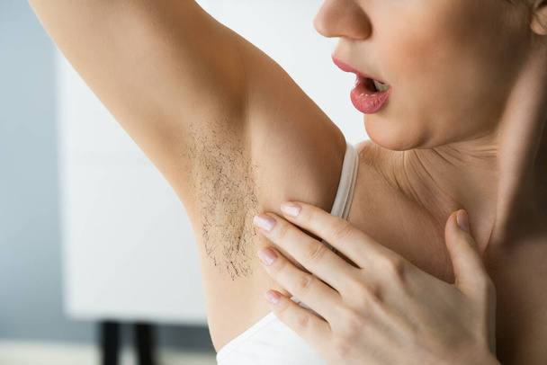 Underarm Armpit Waxing In Salon. Woman Body - Φωτογραφία, εικόνα