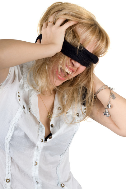 Gritando mujer joven con los ojos vendados. Aislado sobre blanco
 - Foto, imagen