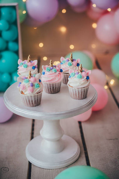 Cupcakes in a stylish photo zone. - Foto, Imagen