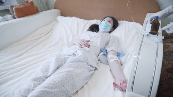 ασθενής βρίσκεται στο νοσοκομειακό τμήμα - Πλάνα, βίντεο