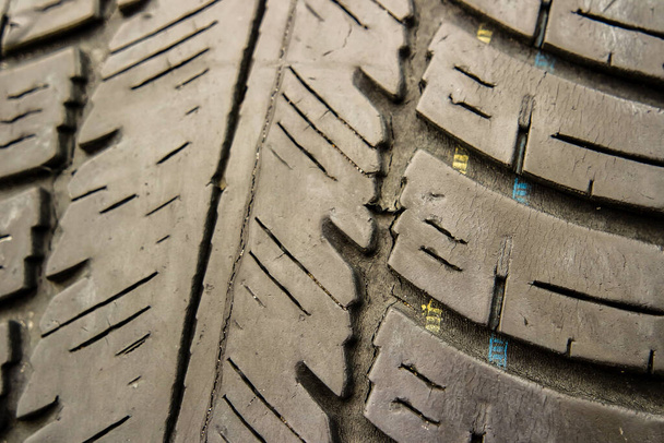 Fermer le profil des pneus pneus de voiture - Photo, image