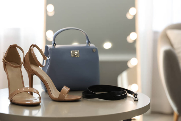 Stylish women's shoes, belt and bag in modern boutique - Foto, Imagen