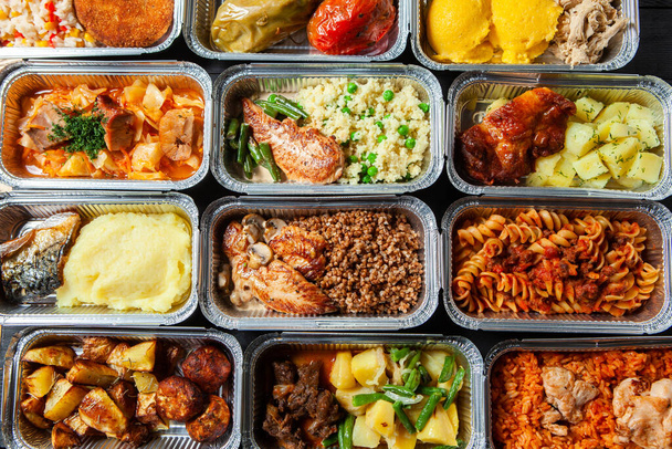 Business lunch in eco plastic container ready for delivery.Top view. Office Lunch boxes with food ready to go. Food takes away. Catering, brakfast. - Foto, Imagen