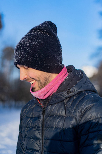 Young man winter portrait, in winter hat, enjoying winter moments - Foto, afbeelding