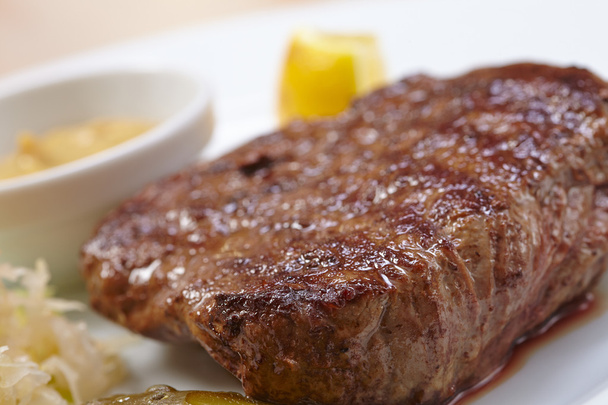 steak avec salade de chou
 - Photo, image