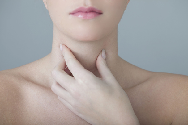 жінка з болем в горлі
 - Фото, зображення