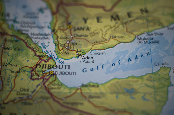Aden kaupunki Jemenissä maantieteellisellä kartalla - Valokuva, kuva