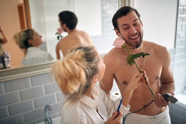 Endearing couple brushing teeth together in the morning - Фото, изображение