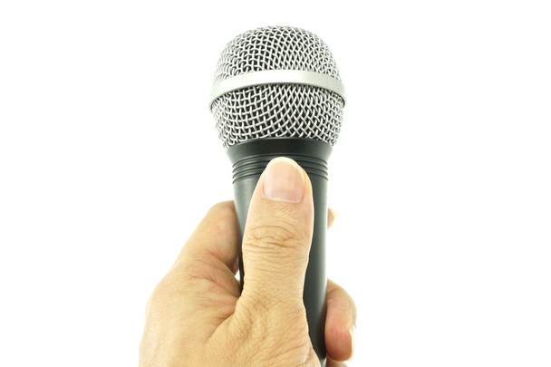 hand houden zwart en zilver microfoon voor interview geïsoleerd - Foto, afbeelding