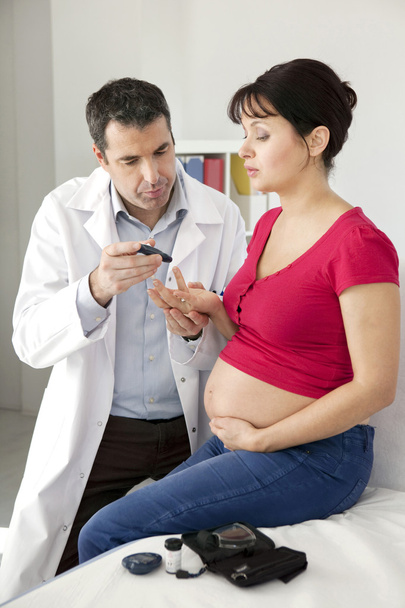 糖尿病妊娠中の女性のためのテスト - 写真・画像