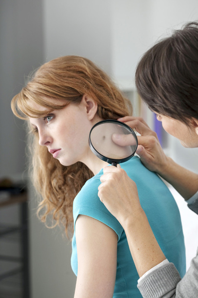 Dermatoloji istişare kadın - Fotoğraf, Görsel