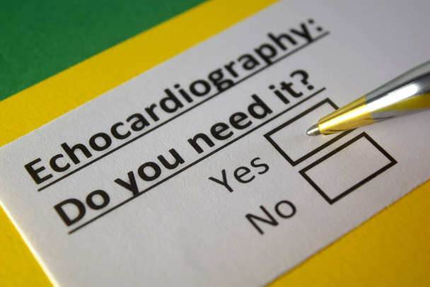 Jedna osoba odpovídá na otázku ohledně echokardiografie. - Fotografie, Obrázek