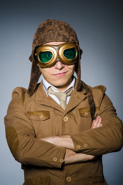 Смішний пілот з окулярами і шоломом
 - Фото, зображення