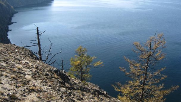 Vue au-dessus du grand lac magnifique, lac Baïkal, Russie. Paysages du Baïkal. - Photo, image