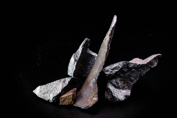 ematite, minerale grezzo esoterico, pietra con proprietà mistiche, buone vibrazioni - Foto, immagini