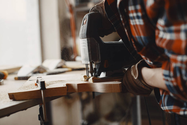 Carpenter working with circular saw - Фото, изображение