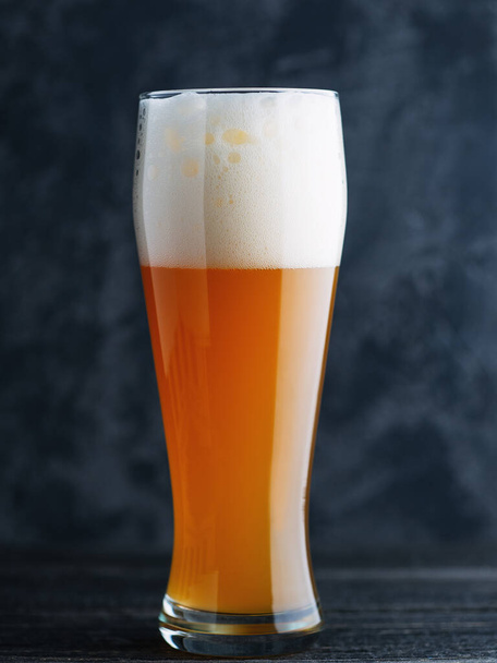 Sklenice nefiltrovaného pšeničného piva - Fotografie, Obrázek
