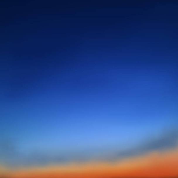 Hermoso fondo natural, cielo brillante, puesta de sol. Gradiente, transición de azul oscuro, zafiro a azul aciano y naranja, desenfoque. Ideal para cualquier proyecto de diseño o publicidad audaz. - Vector, imagen