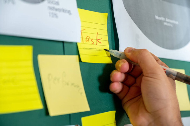 Businessman's hand writing tasks on notes - Photo, Image