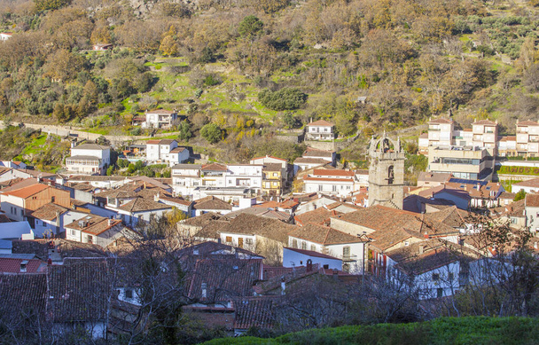 Обзор Banos de Montemayor. Nice Village of Ambroz Valley, Caceres, Famdura, Spain - Фото, изображение