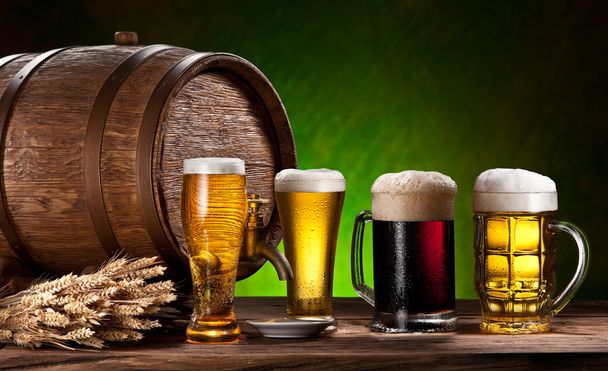 Beer glasses, old oak barrel and wheat. - Foto, Imagem