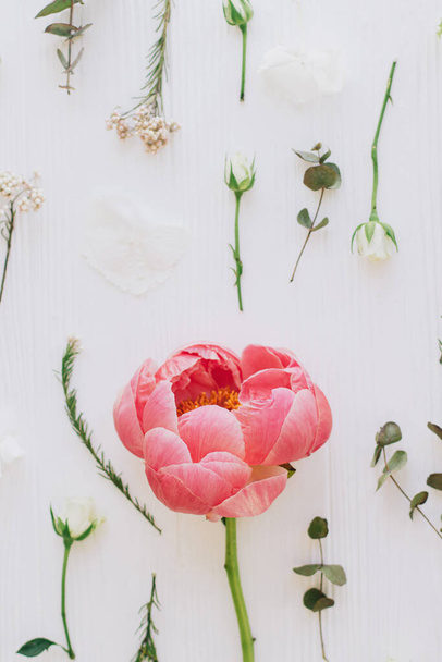 Hello spring. Stylish peony, roses and eucalyptus branches and flowers composition on white wood flat lay, modern floral pattern. Happy mothers day and womens day concept - Foto, imagen