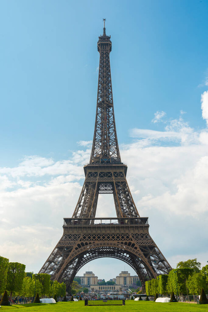 フランス・パリのエッフェル塔. - 写真・画像