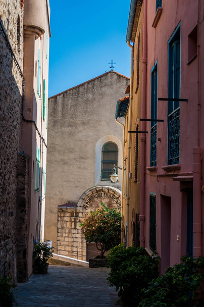 Occitania 'da Vermeille kıyısındaki Collioure sahil köyü.. - Fotoğraf, Görsel
