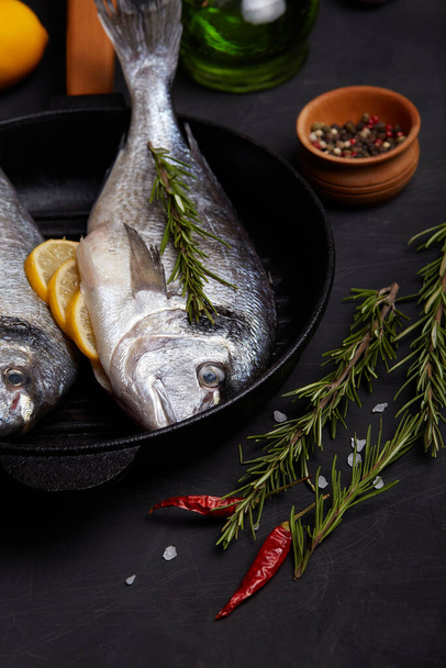 Process of cooking dorado fish with lemon and herbs. - Фото, зображення