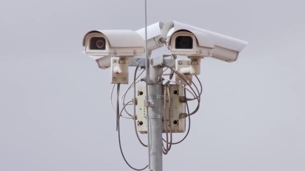 několik kamer CCTV na pólu - Záběry, video