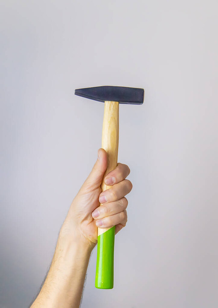 hammer in the hands of a man isolate. Selective focus. People. - Foto, Imagen