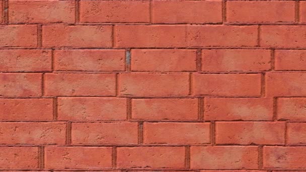 Een roodbakstenen muur waar cement doorheen gluurt. Oranje-rode bakstenen achtergrond. 3D weergave. 3D-weergave - Video