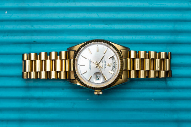 CREMONA, ITÁLIA - MARÇO, 2019: Rolex Oyster Perpetual Day- Date watch on metal background. Rolex SA é uma importante empresa suíça de luxo na produção de relógios de pulso, fundada em Londres em 1905 - Foto, Imagem
