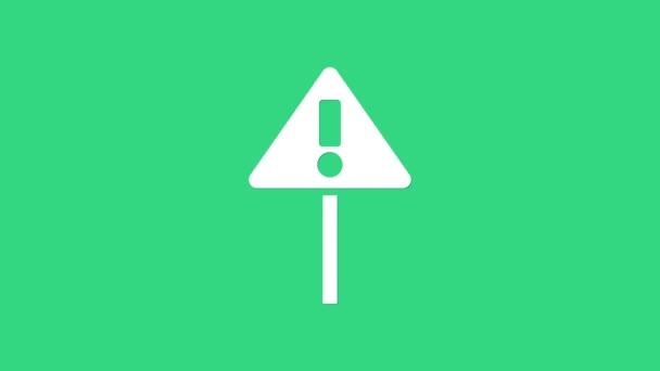 Wit uitroepteken in driehoek pictogram geïsoleerd op groene achtergrond. Gevarenwaarschuwingsbord, voorzichtig, aandacht, gevarenwaarschuwingsbord. 4K Video motion grafische animatie - Video