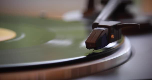 The vinyl record is spinning. The needle plays on a vintage vinyl record. Old turntable - Footage, Video