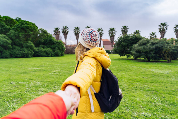woman holding hands on a background of a park - Fotoğraf, Görsel