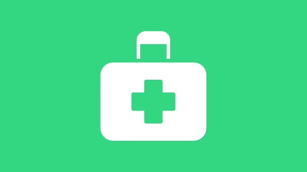 Yeşil arkaplanda beyaz ilk yardım çantası simgesi izole edildi. Haçlı sağlık kutusu. Acil durumlar için tıbbi ekipman. Sağlık sigortası konsepti. 4K Video hareketli grafik canlandırması - Video, Çekim
