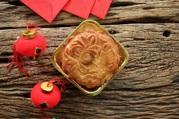 中秋節月餅と赤い封筒中国のデザート - 写真・画像