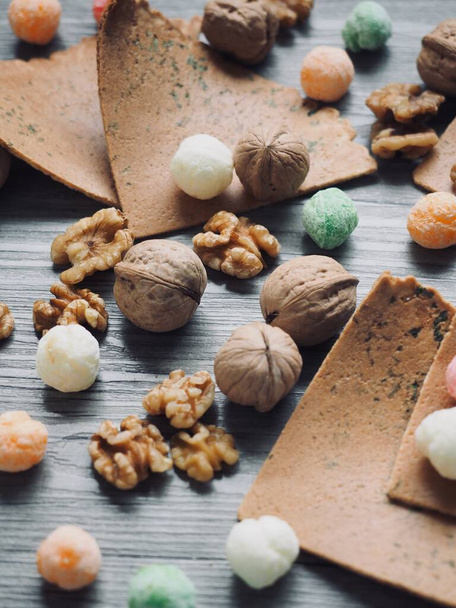 Азійські традиційні солодощі сенбей, крекер Райс і горіх - Фото, зображення