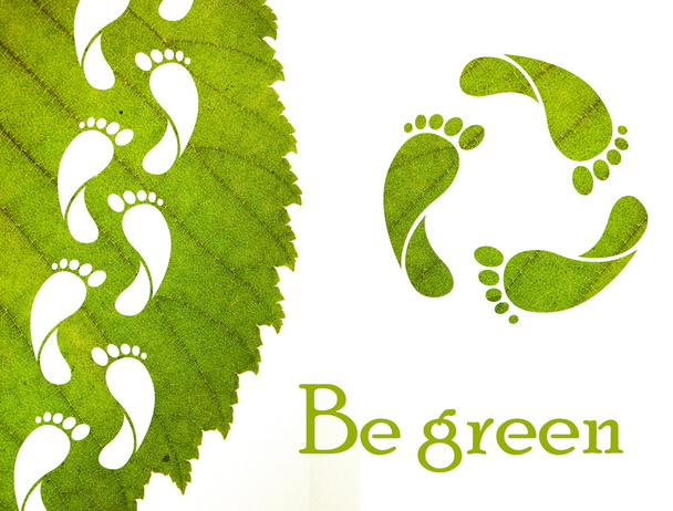 Σύμβολο ανακύκλωσης αποτύπωμα και πράσινο φύλλο - Φωτογραφία, εικόνα