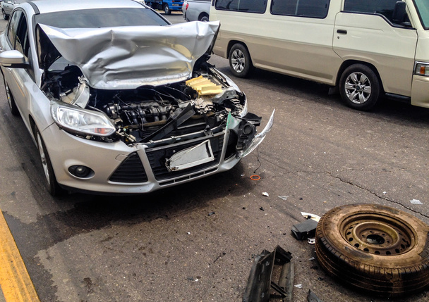 Détails de la voiture dans un accident
 - Photo, image